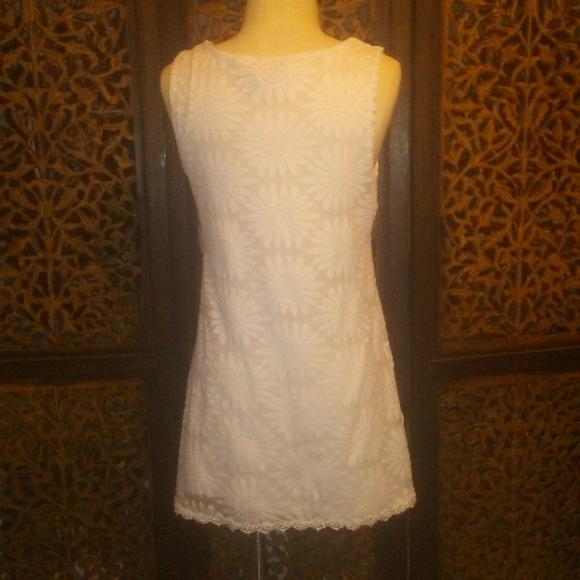 Alfoni White Sunburst Design Lined Dress - Picture 2 of 6